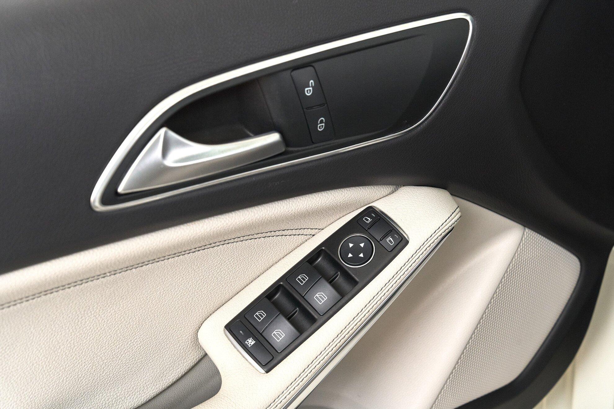 Mercedes-Benz A-Класс 2013, белый