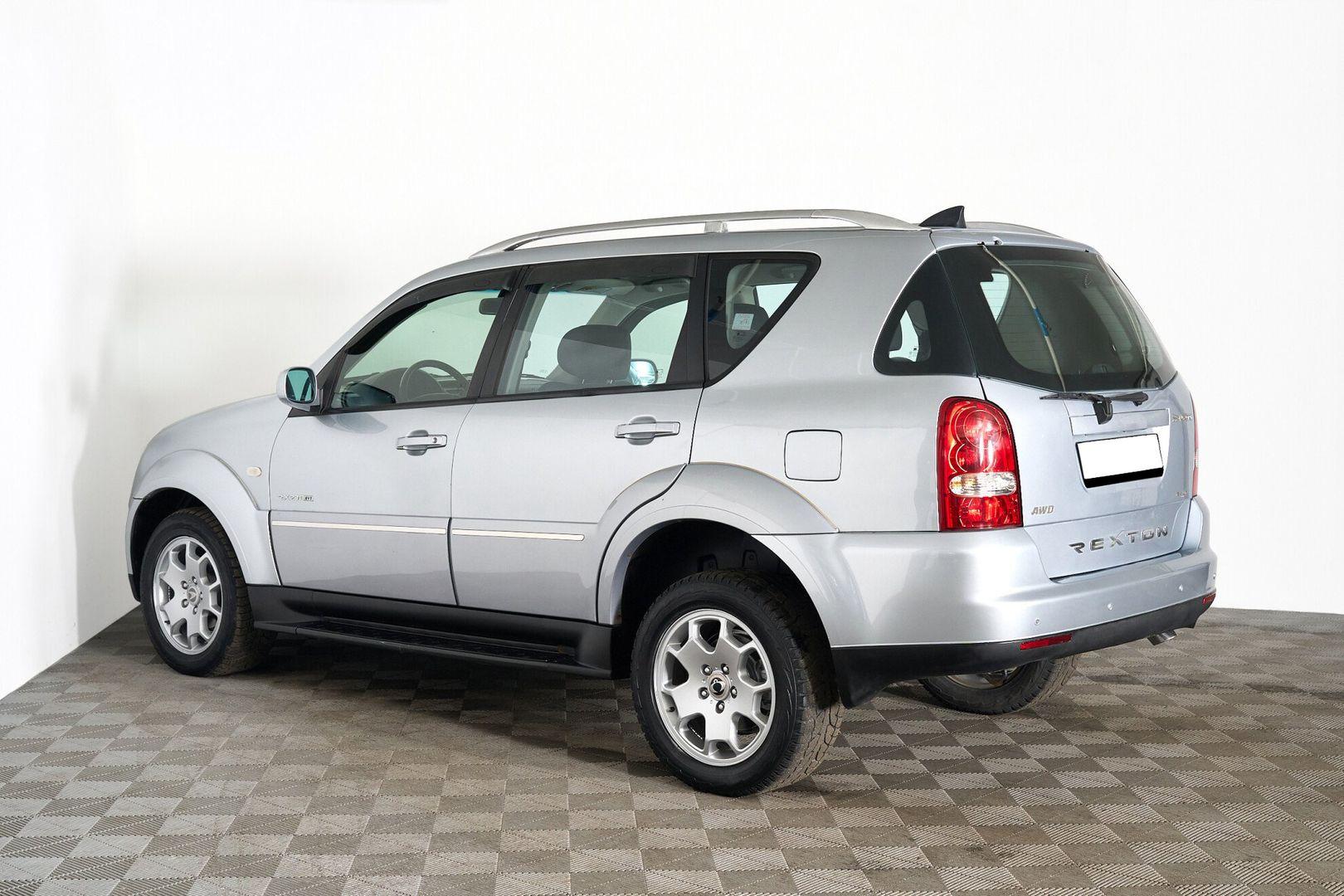 SsangYong Rexton 2009, серебряный