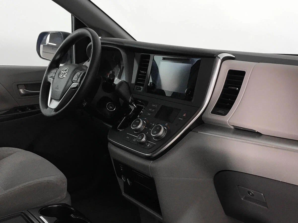 Toyota Sienna 2015, серебряный