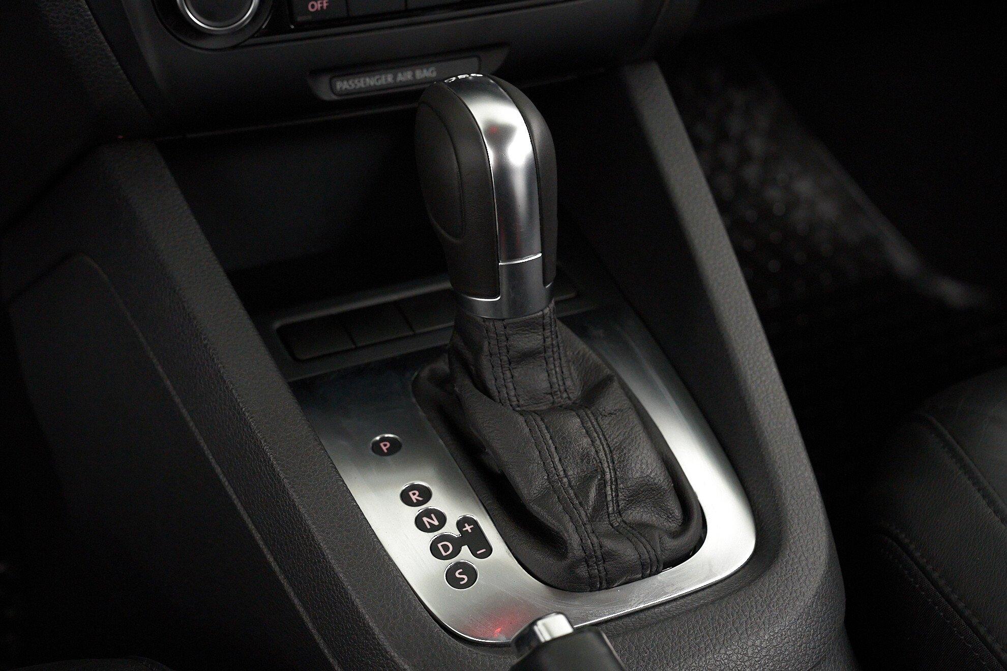 Volkswagen Jetta 2011, черный