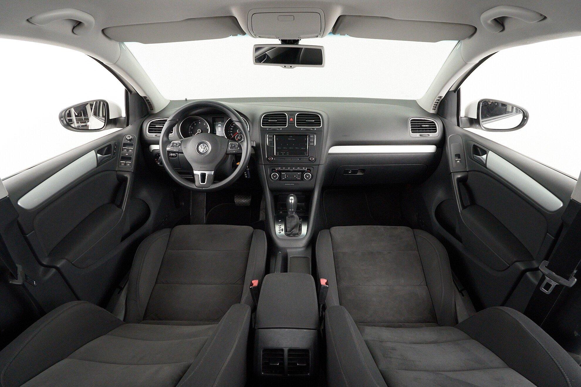 Volkswagen Golf 2012, белый