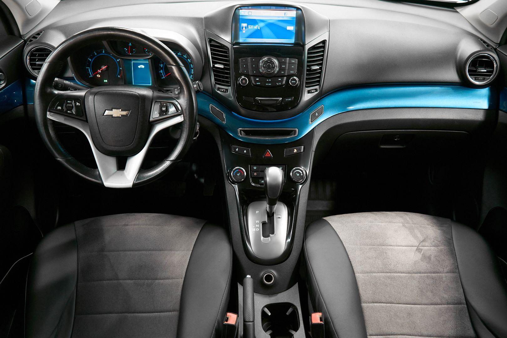 Chevrolet Orlando 2012, белый