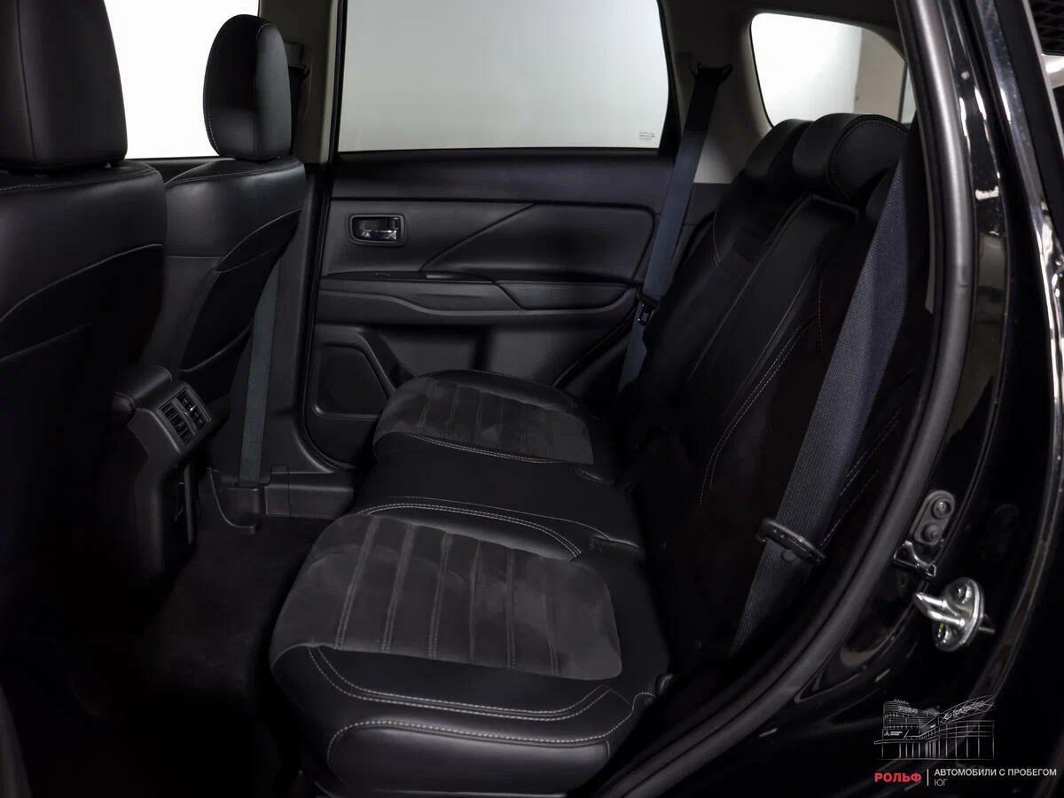 Mitsubishi Outlander 2021, черный