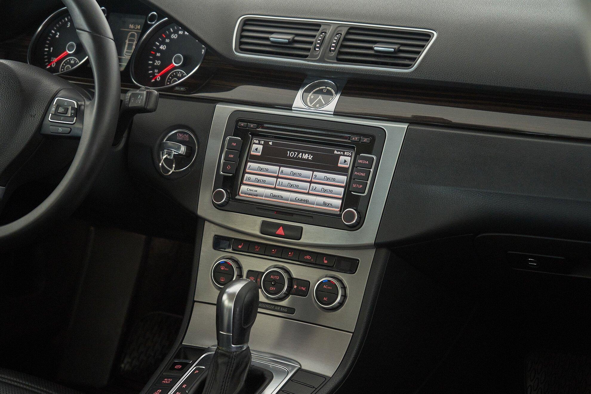 Volkswagen Passat CC 2012, черный