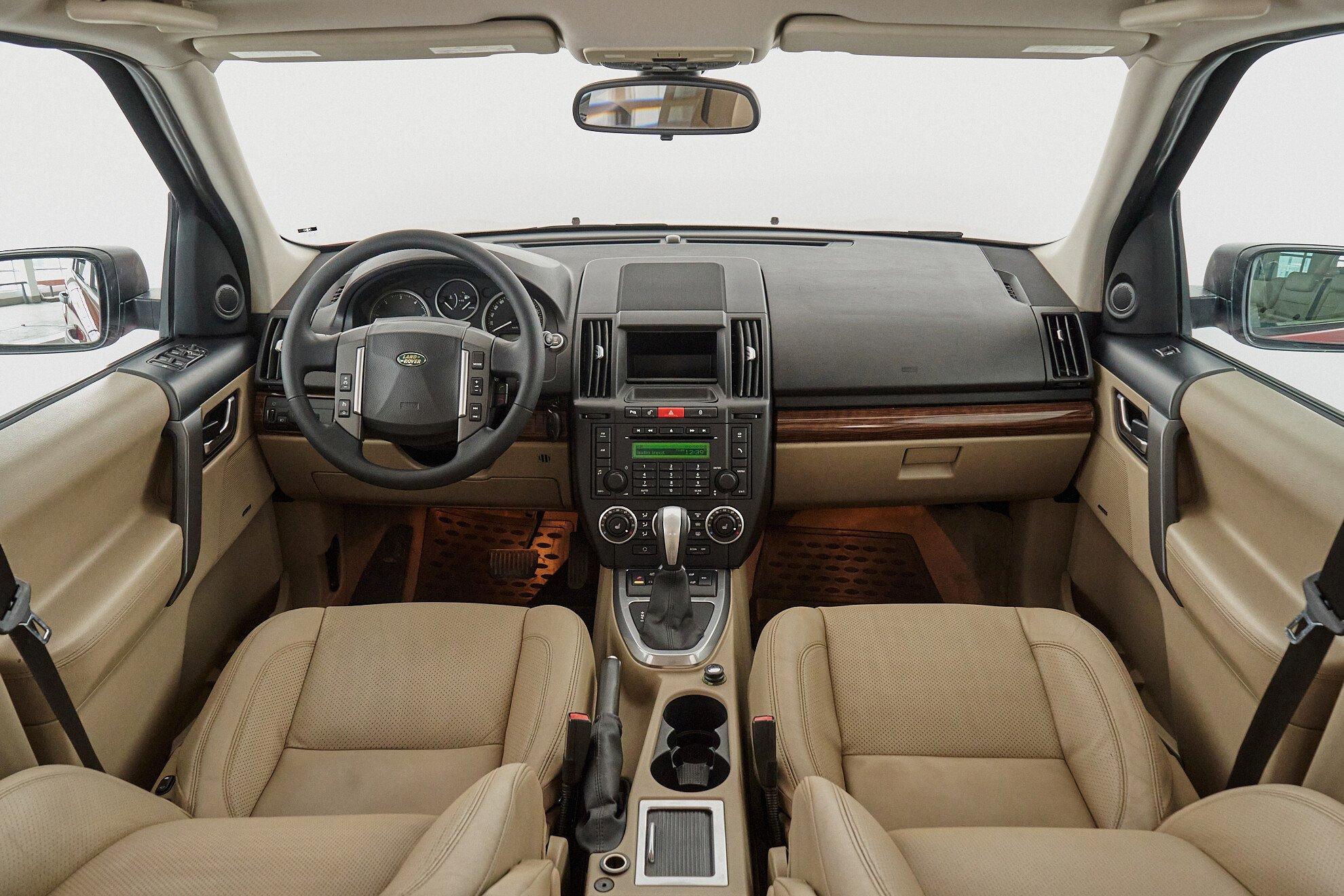 Land Rover Freelander 2009, красный