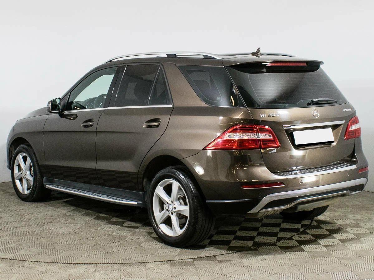 Mercedes-Benz M-Класс 2013, коричневый
