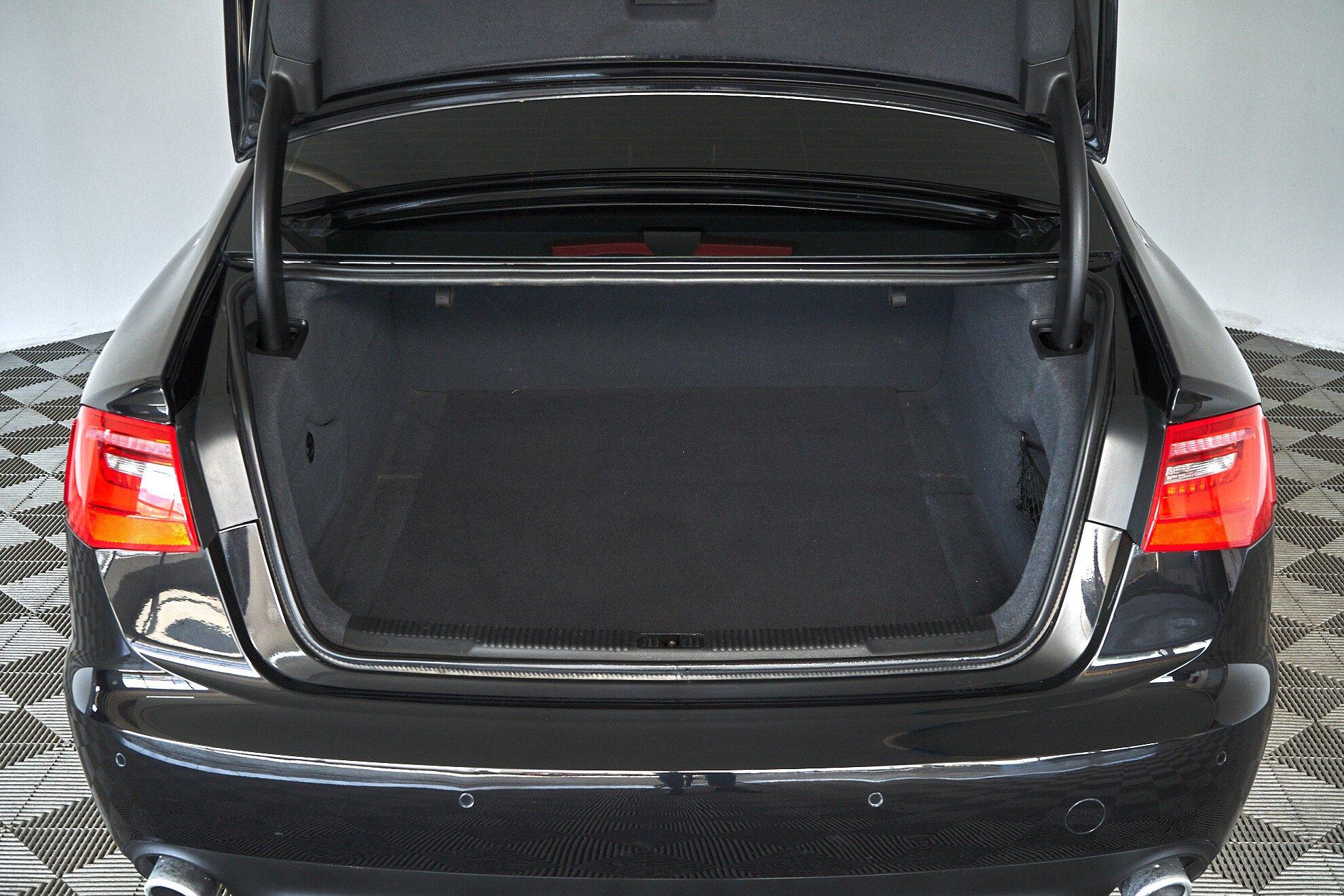 Audi A6 2012, черный