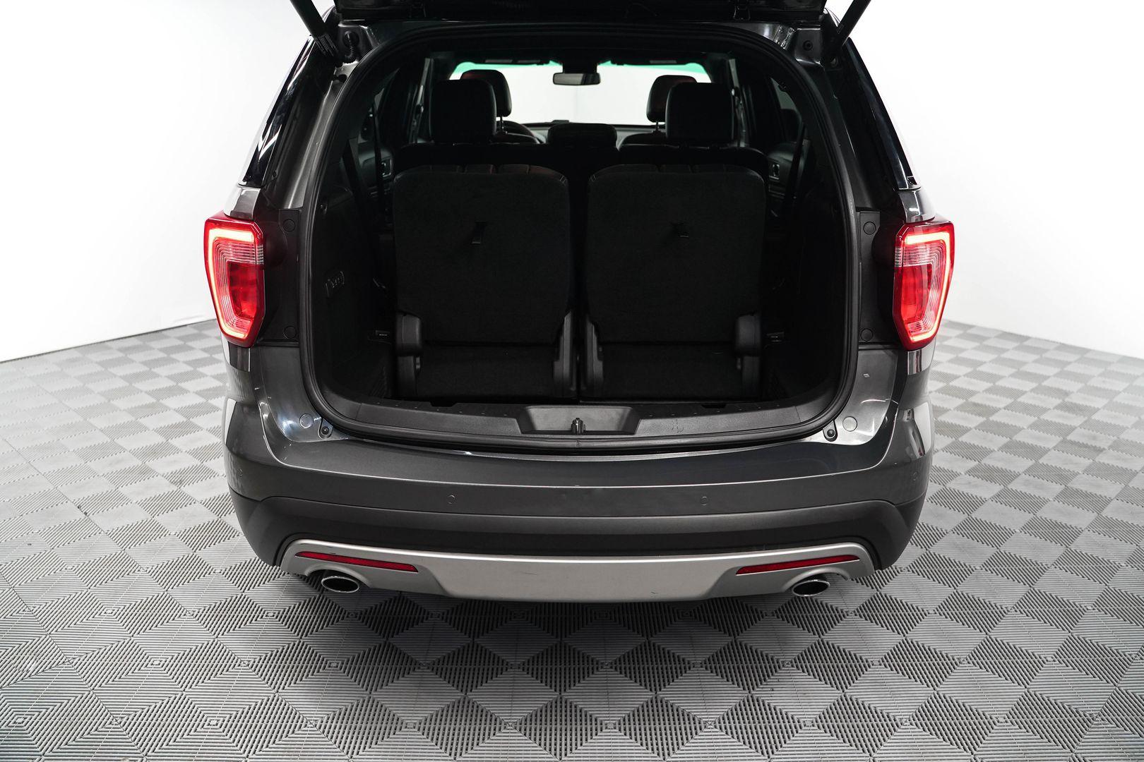 Ford Explorer 2016, серый