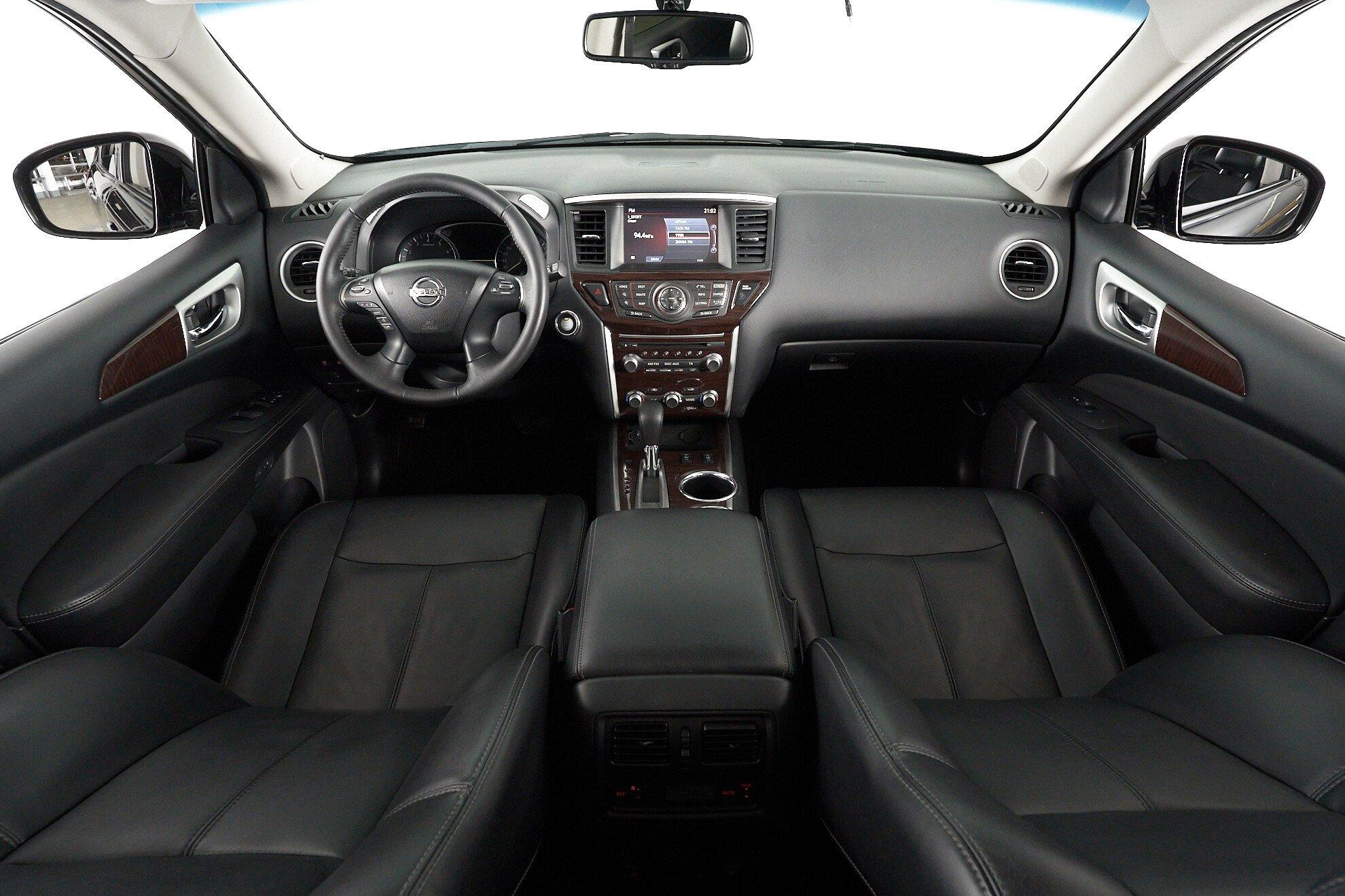 Nissan Pathfinder 2015, черный
