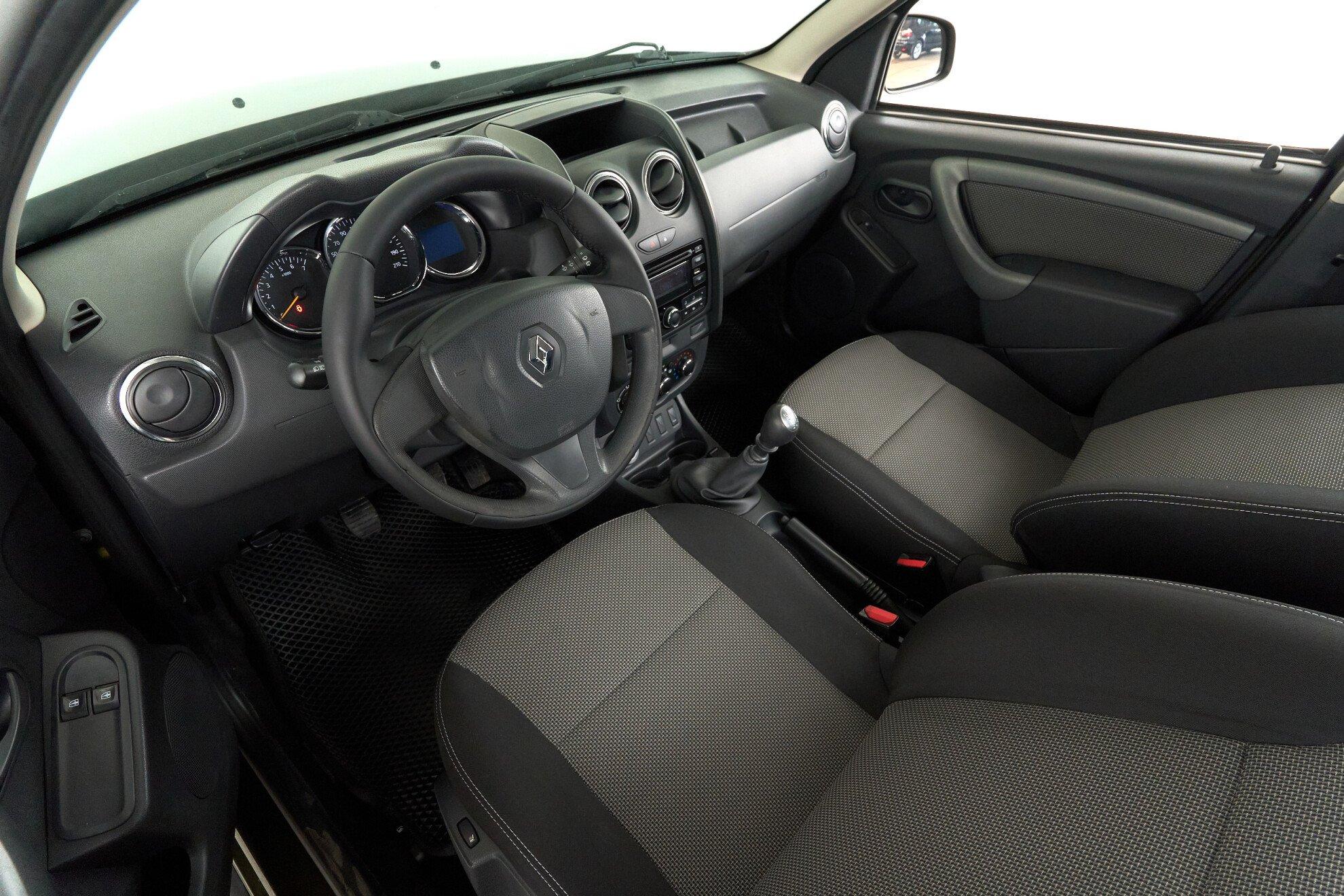 Renault Duster 2015, зеленый