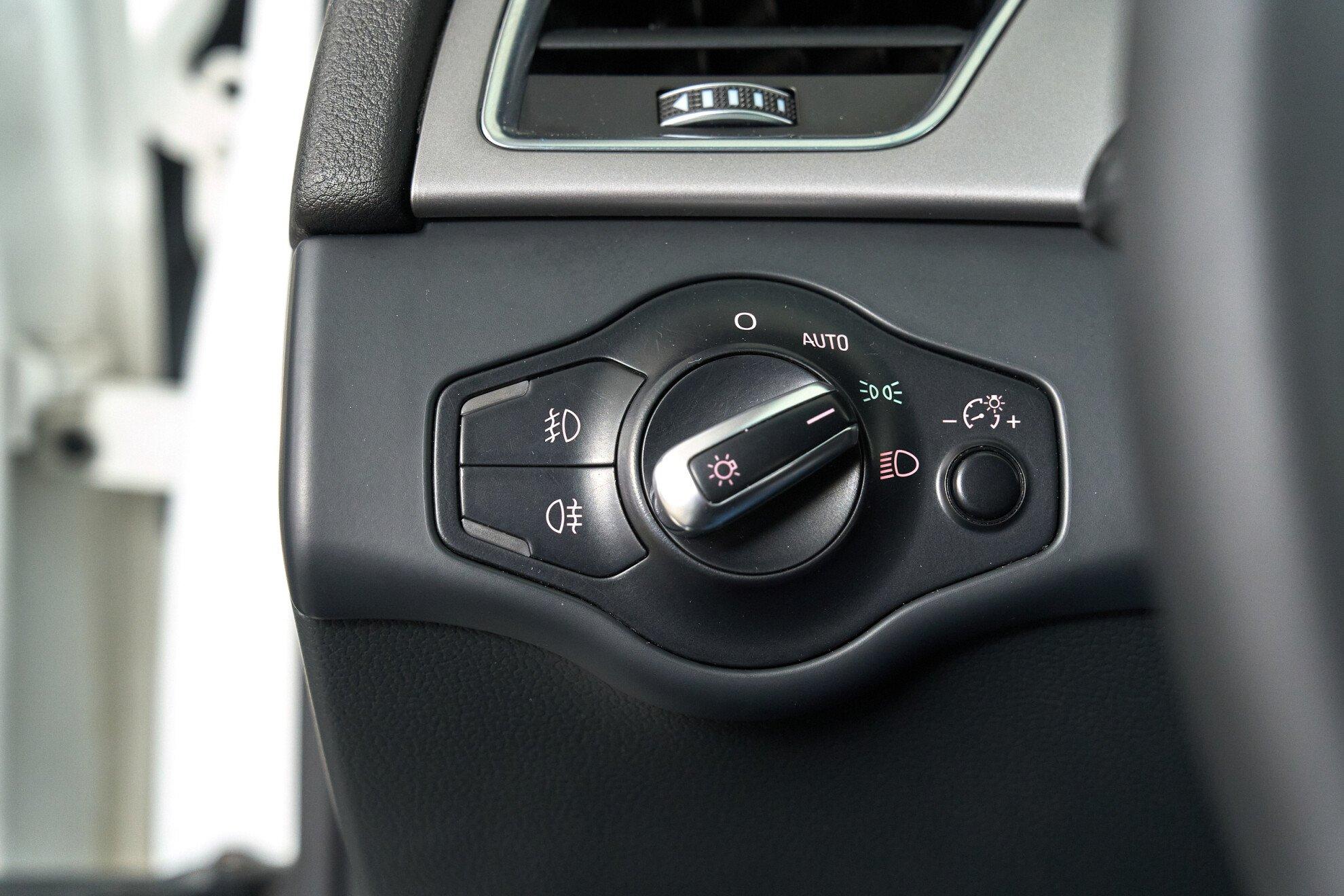 Audi A4 2012, белый