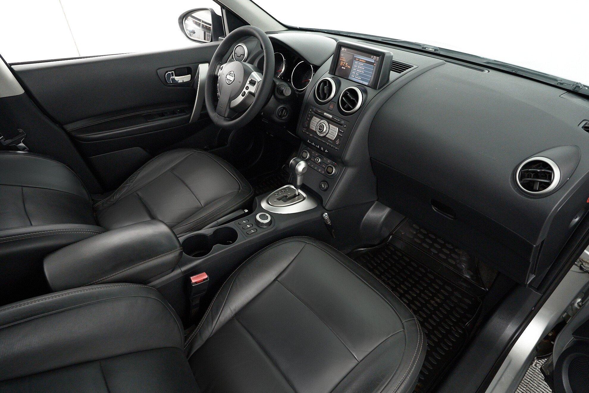 Nissan Qashqai 2009, серебряный