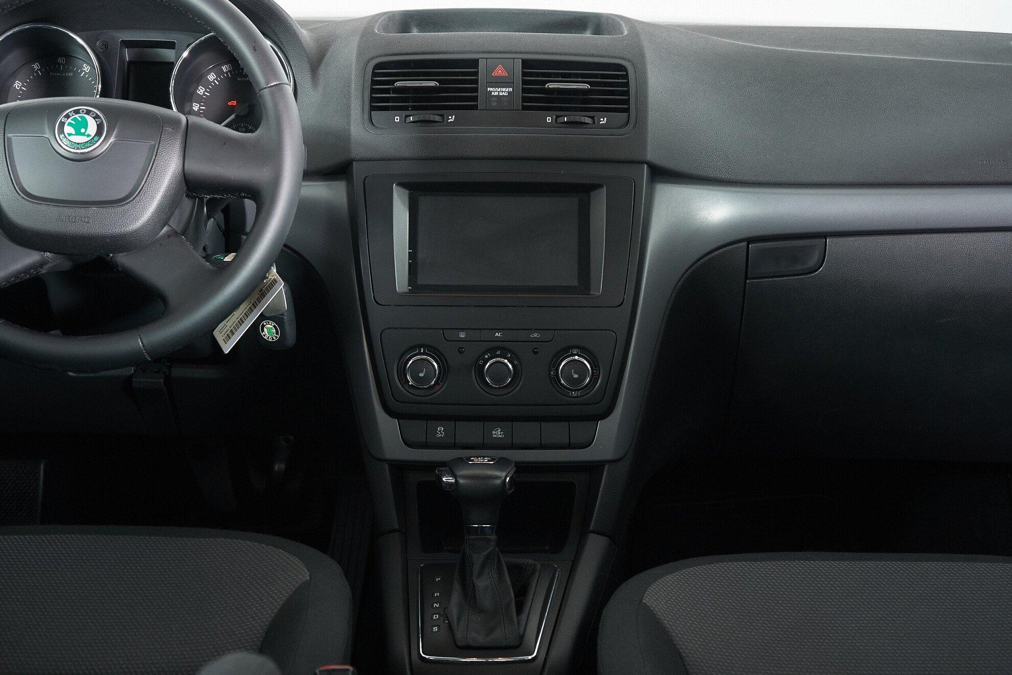 Skoda Yeti 2012, белый