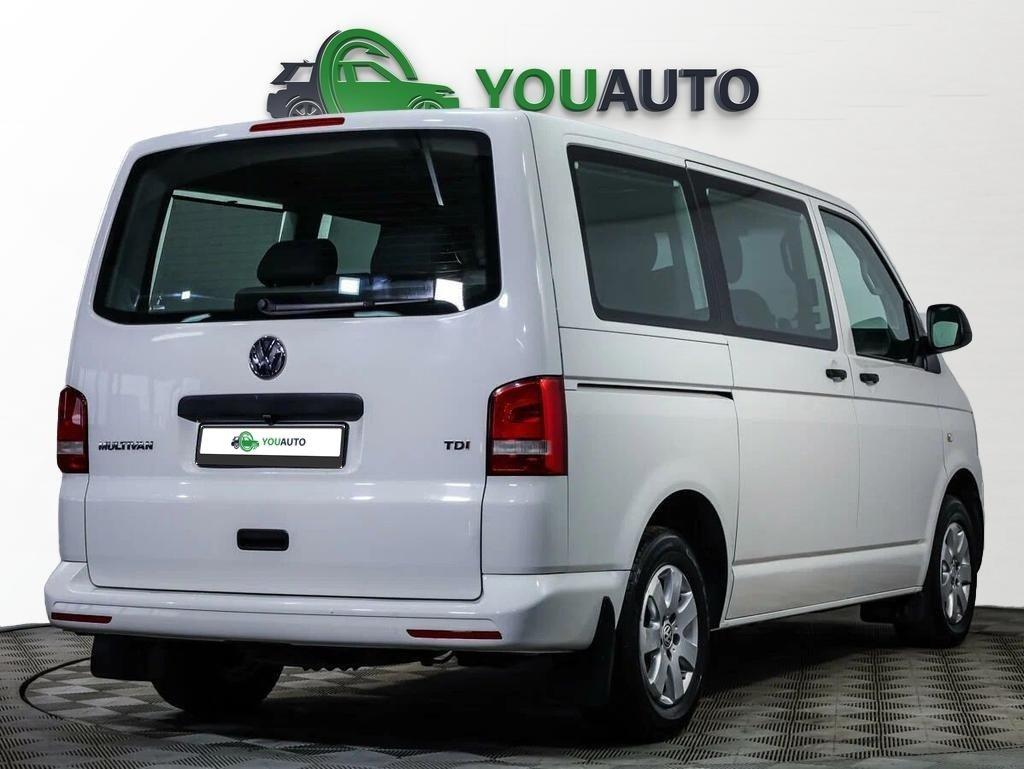 Volkswagen Multivan 2013, белый
