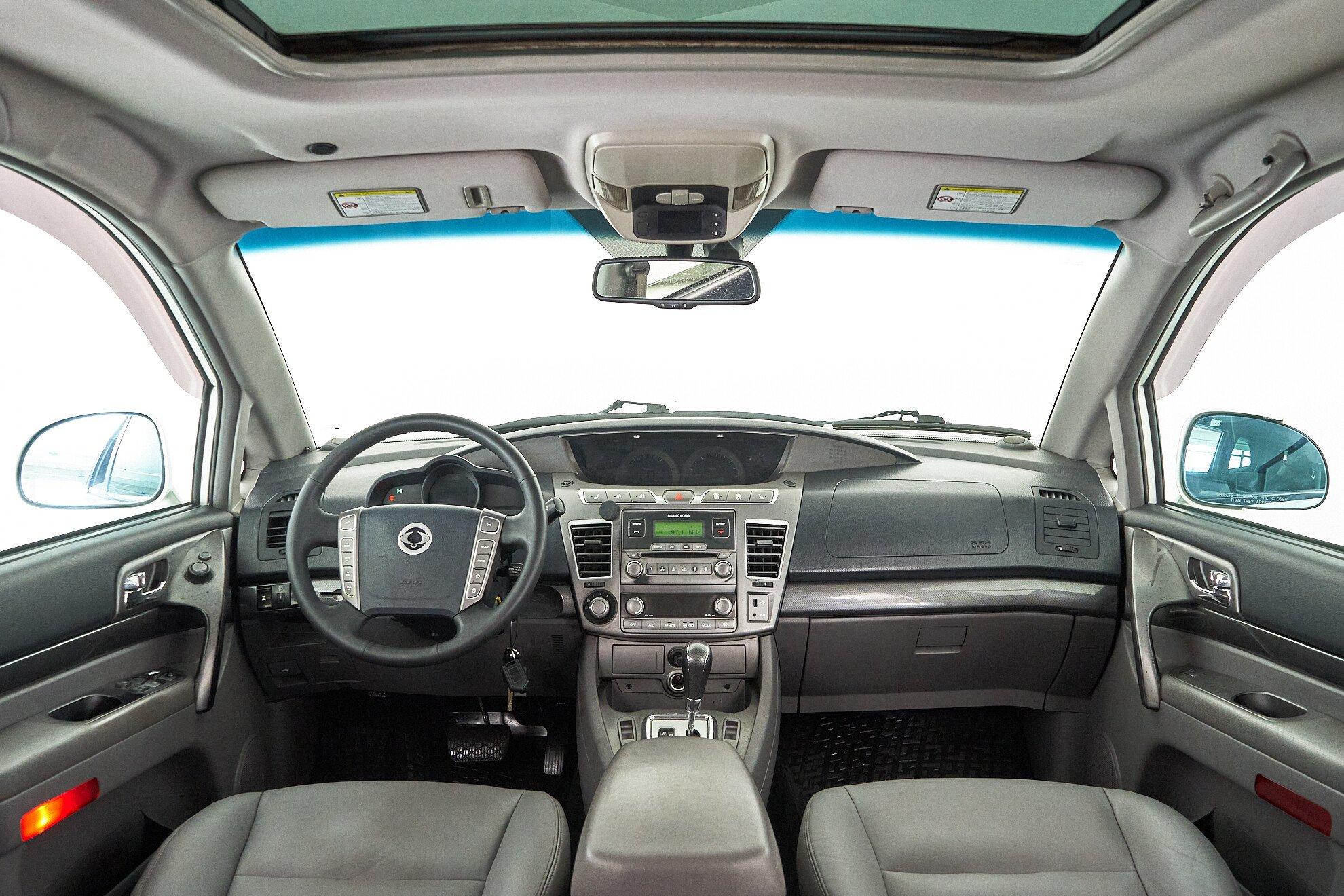 SsangYong Stavic 2014, белый