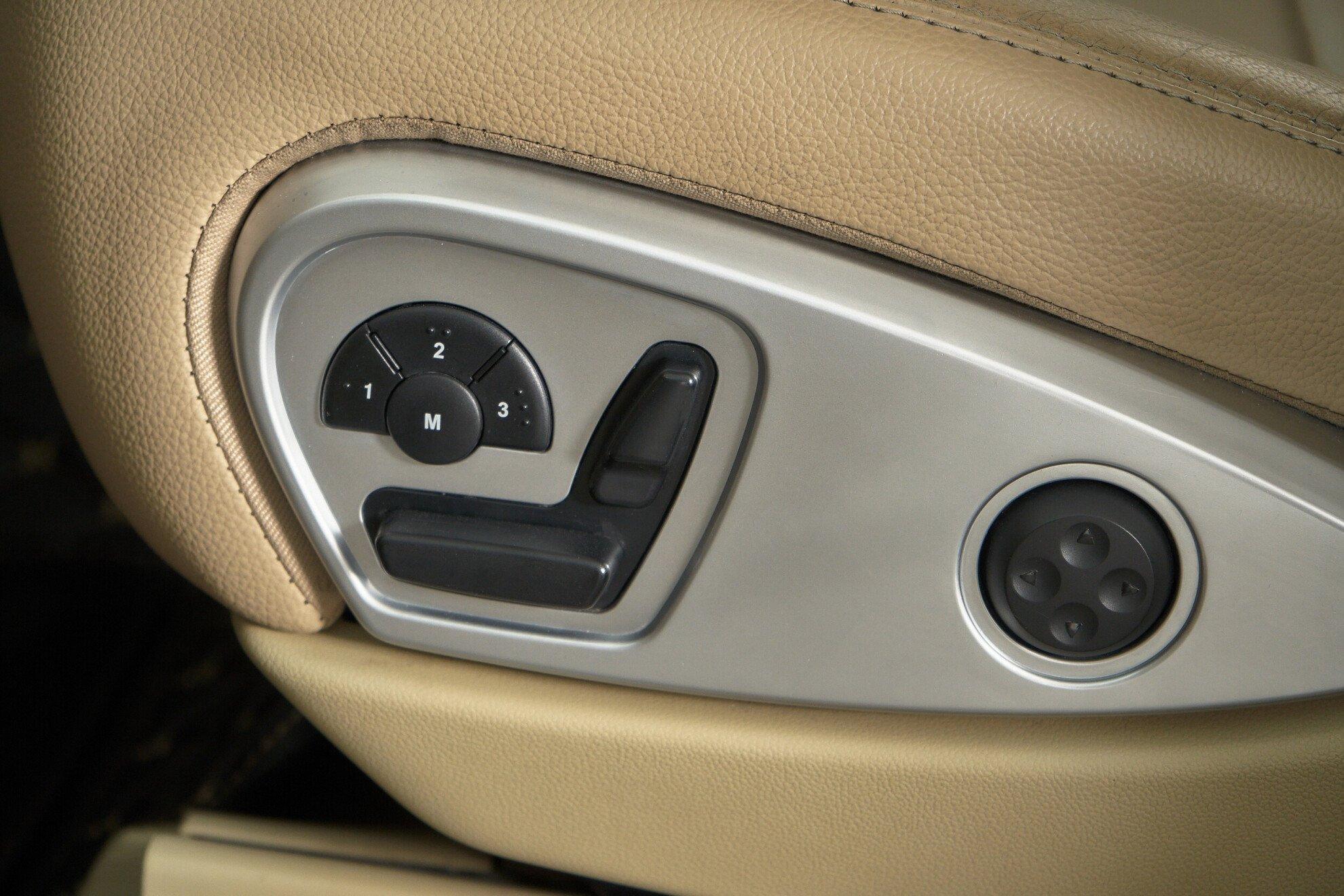 Mercedes-Benz M-Класс 2010, белый
