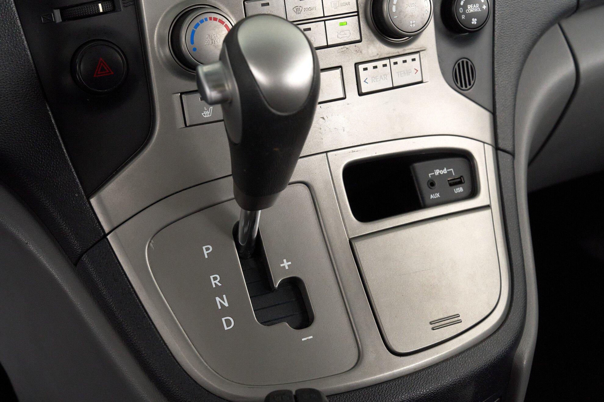 Hyundai Grand Starex 2012, серебряный