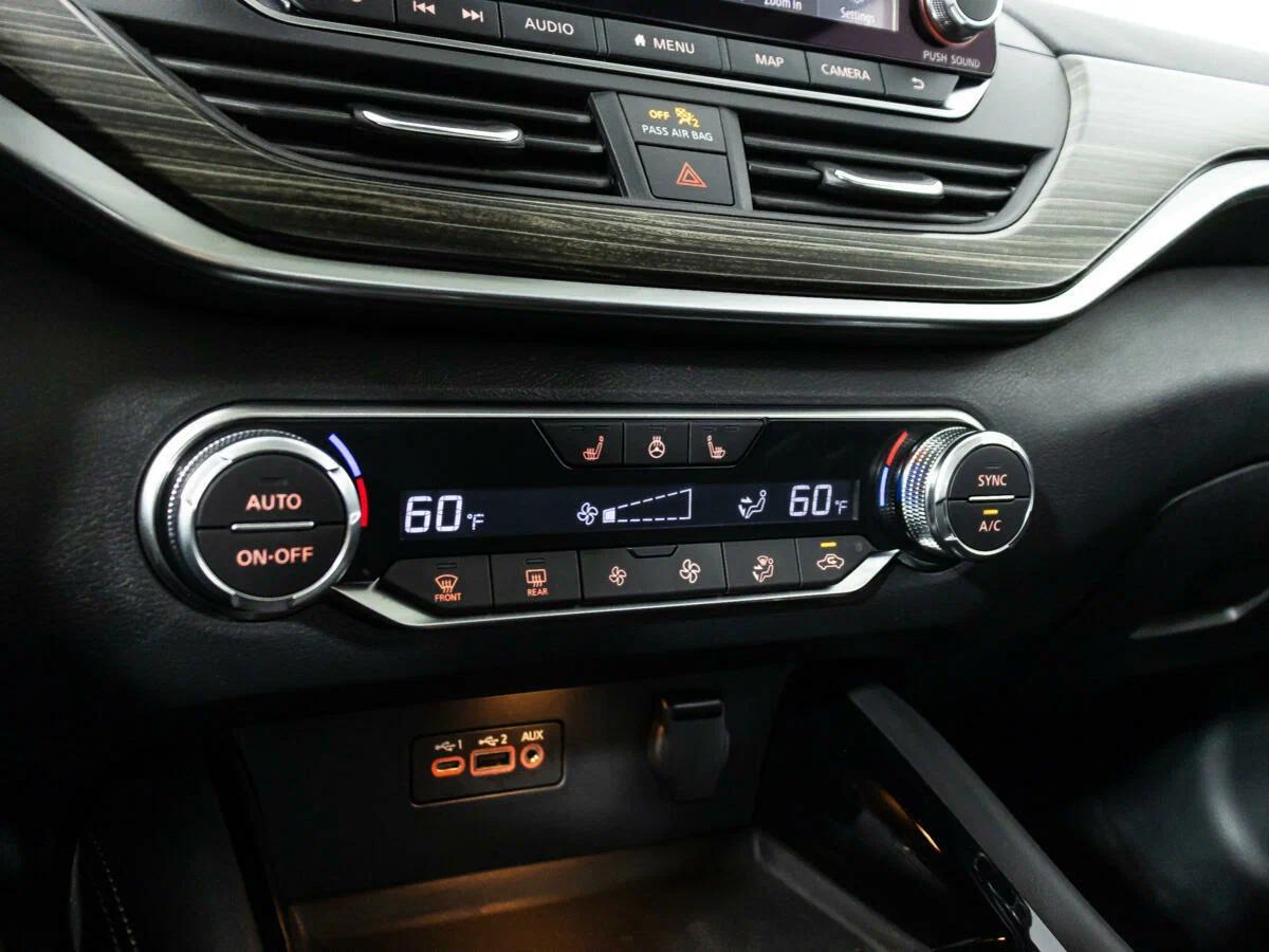 Nissan Altima 2021, серый