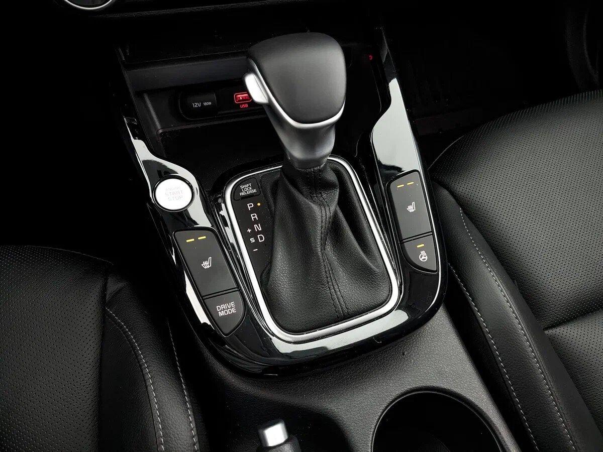 Kia Soul 2022, красный