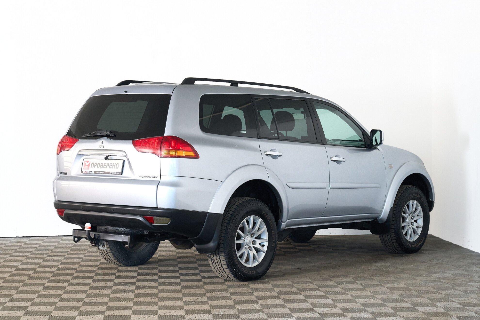 Mitsubishi Pajero Sport 2010, серебряный