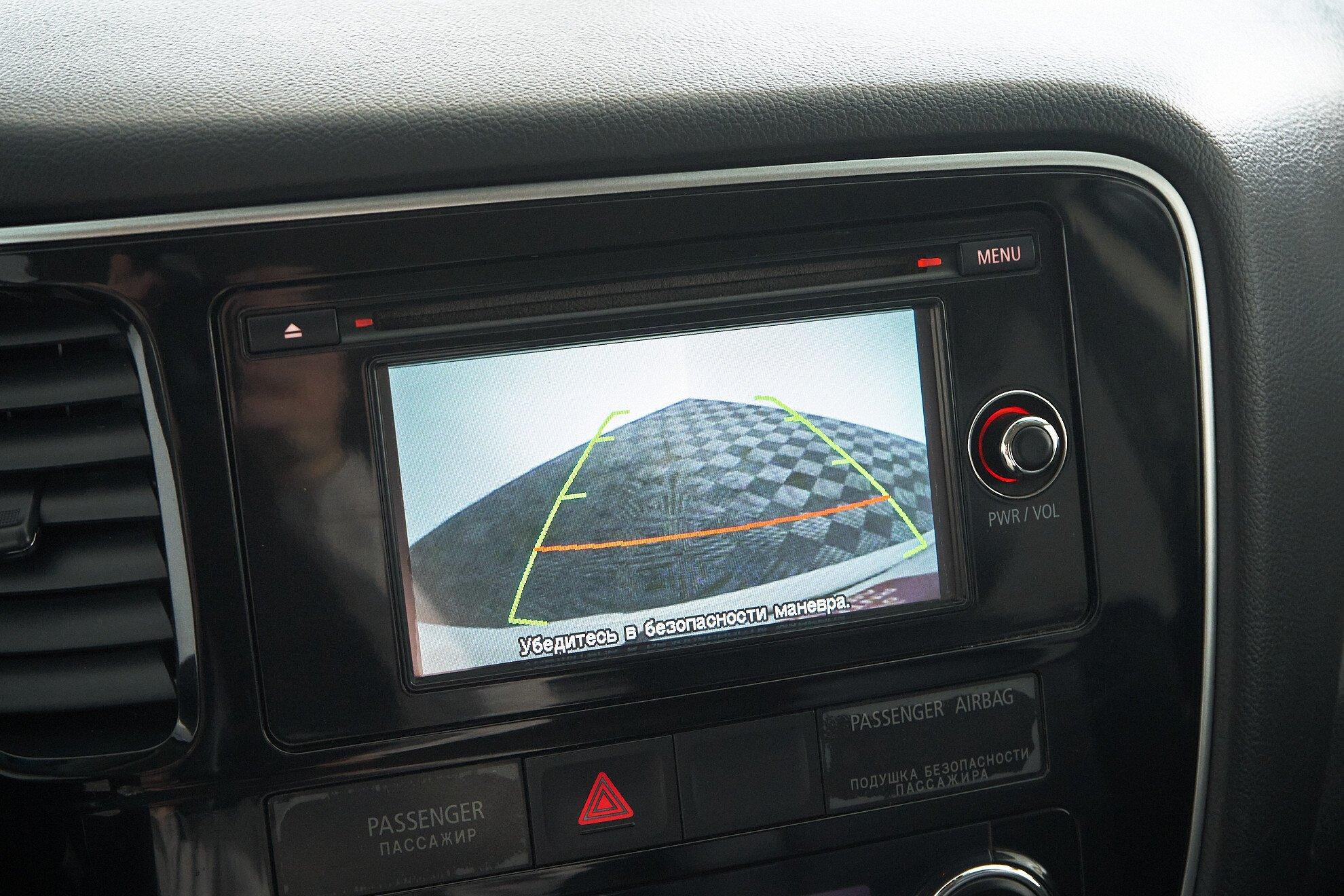 Mitsubishi Outlander 2014, белый