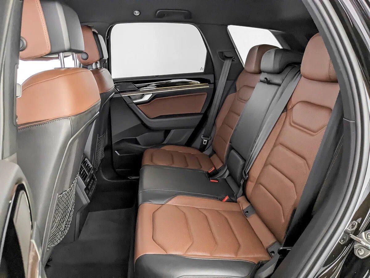 Volkswagen Touareg 2018, коричневый