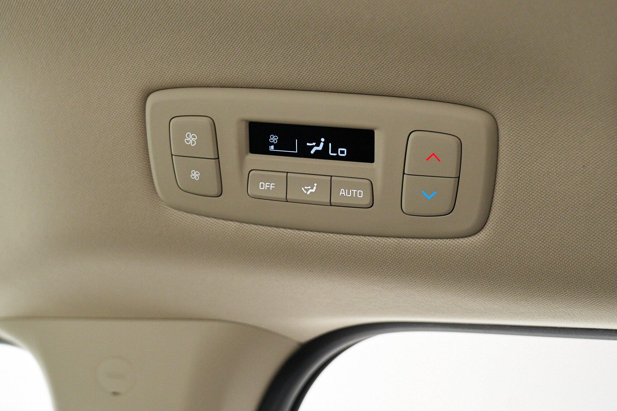 Kia Carnival 2023, белый