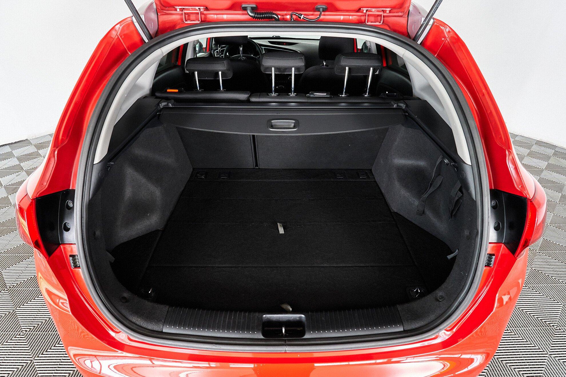 Kia Ceed 2018, красный