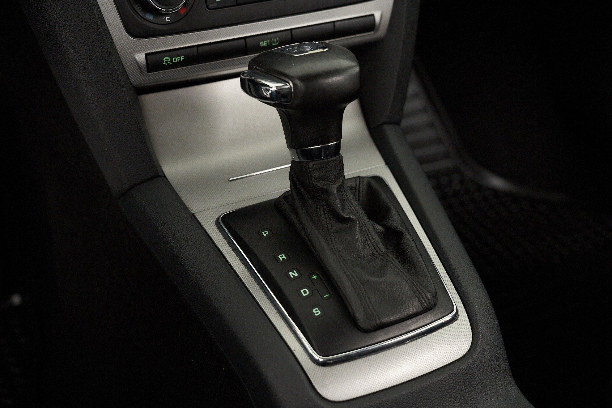 Skoda Octavia 2013, серебряный