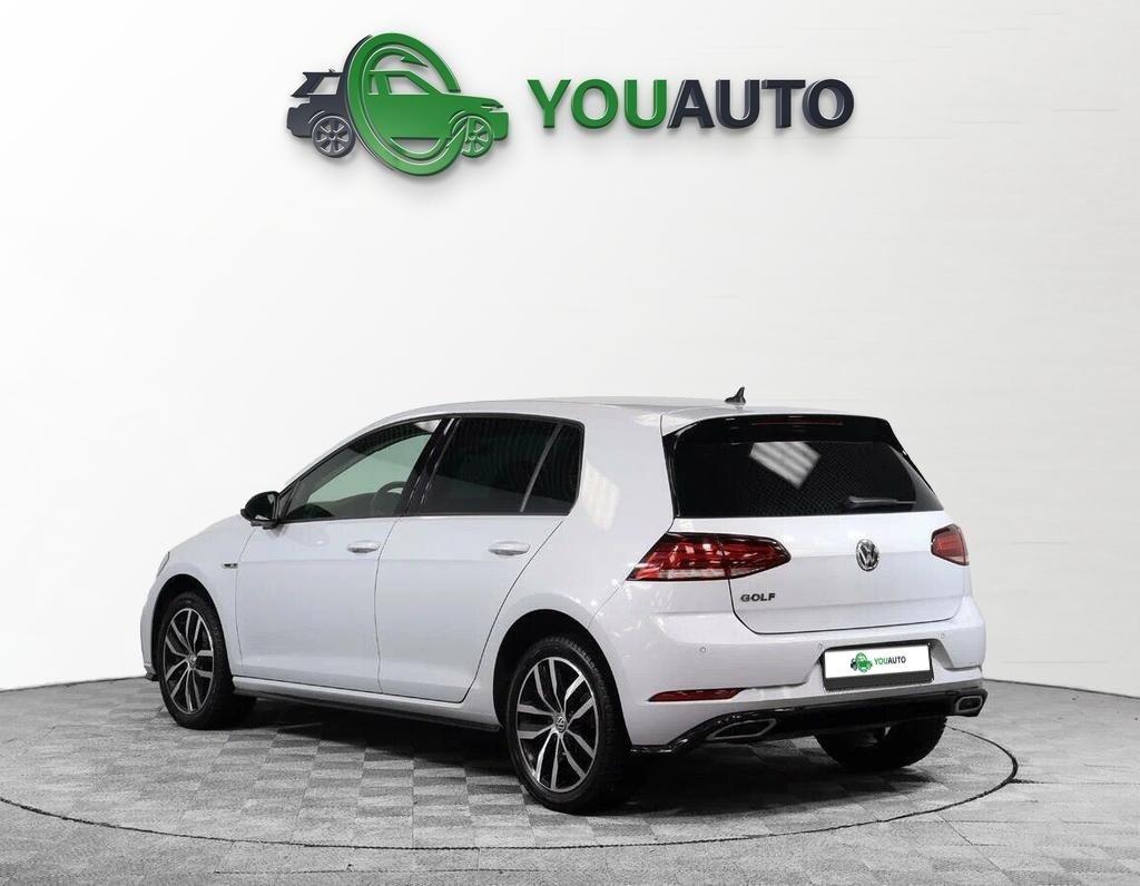 Volkswagen Golf 2018, белый