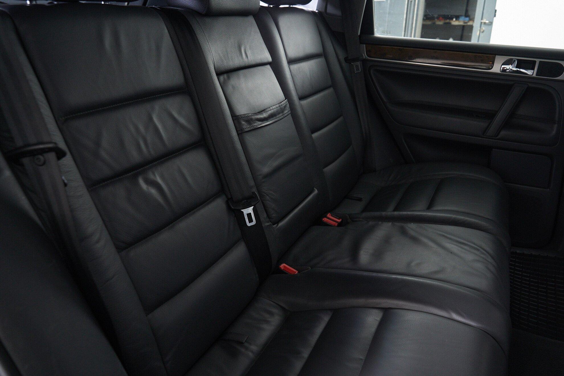 Volkswagen Touareg 2008, черный