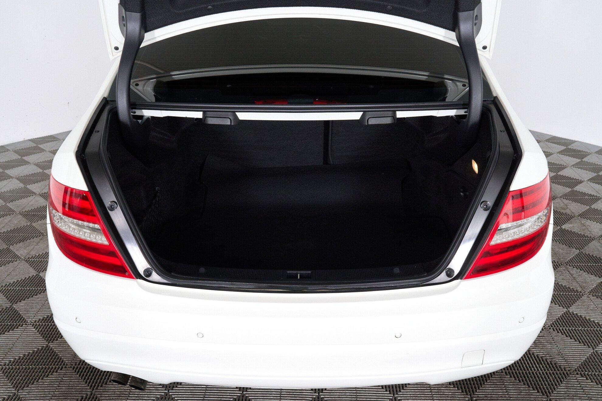 Mercedes-Benz C-Класс 2012, белый