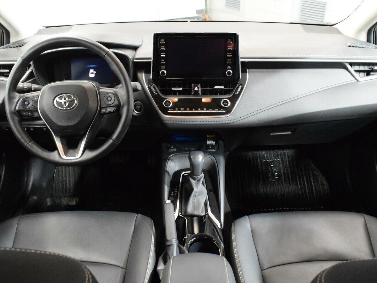 Toyota Corolla 2021, белый