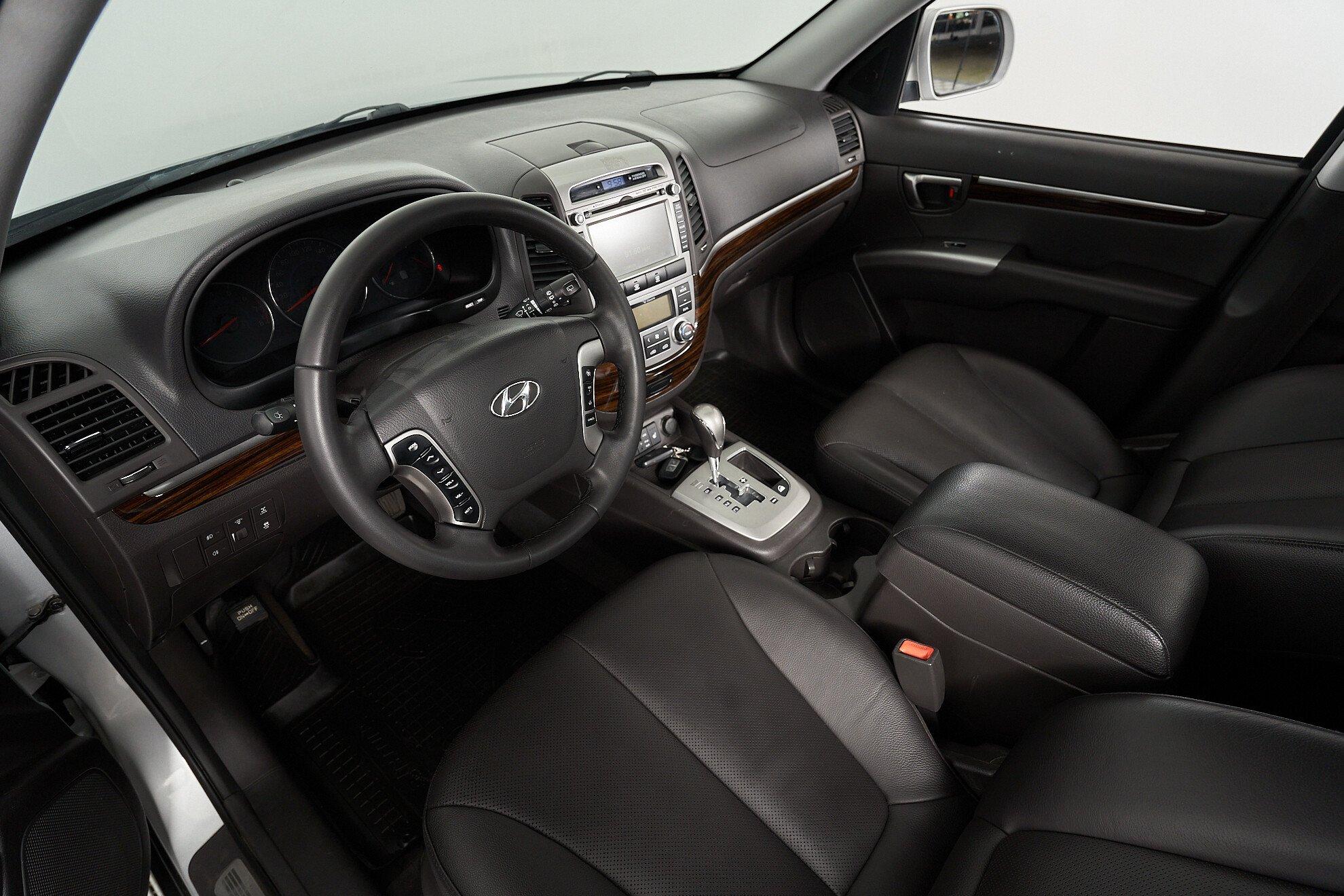 Hyundai Santa Fe 2011, серебряный