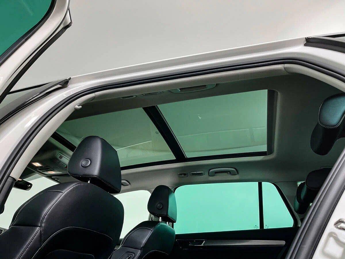 Skoda Superb 2020, белый