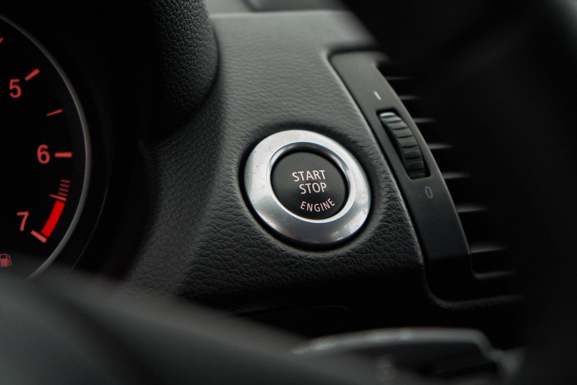 BMW 1 серии 2011, белый