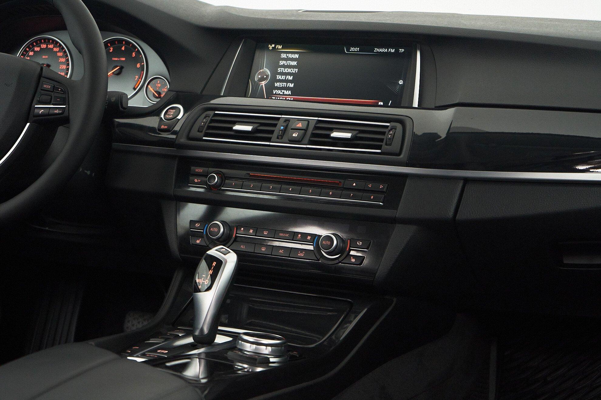 BMW 5 серии 2012, черный