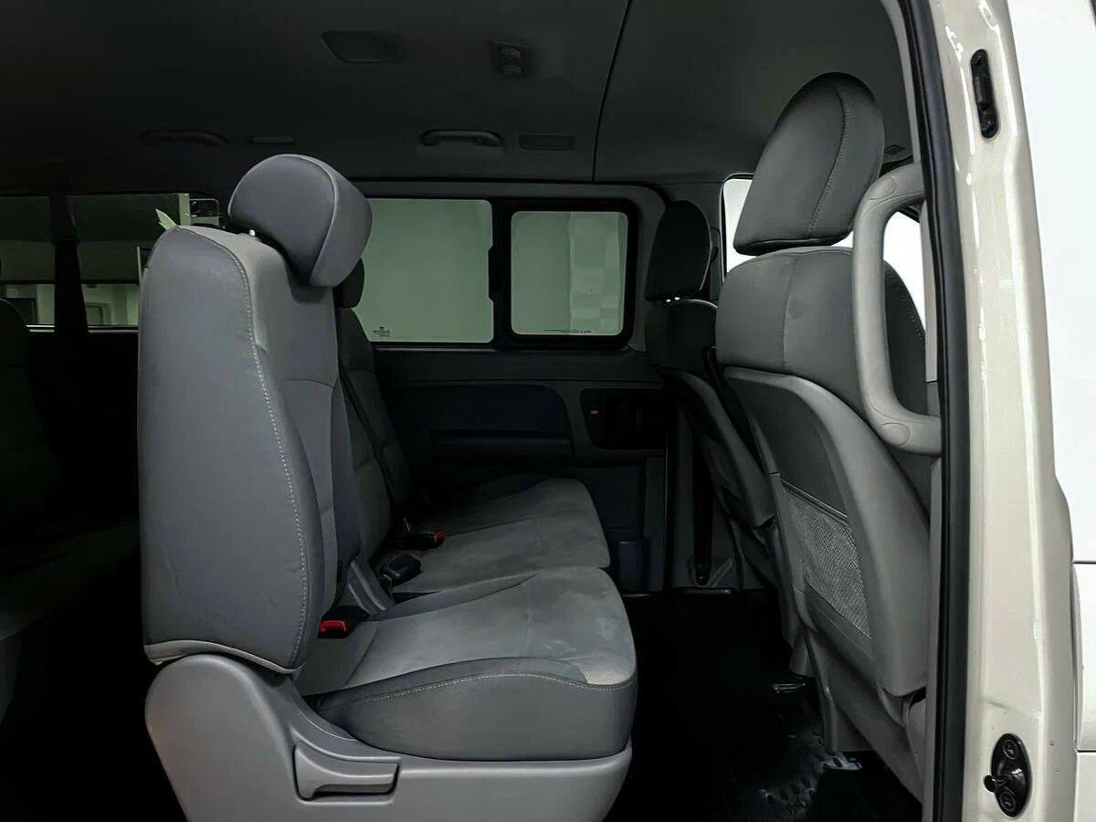 Hyundai H-1 2015, белый