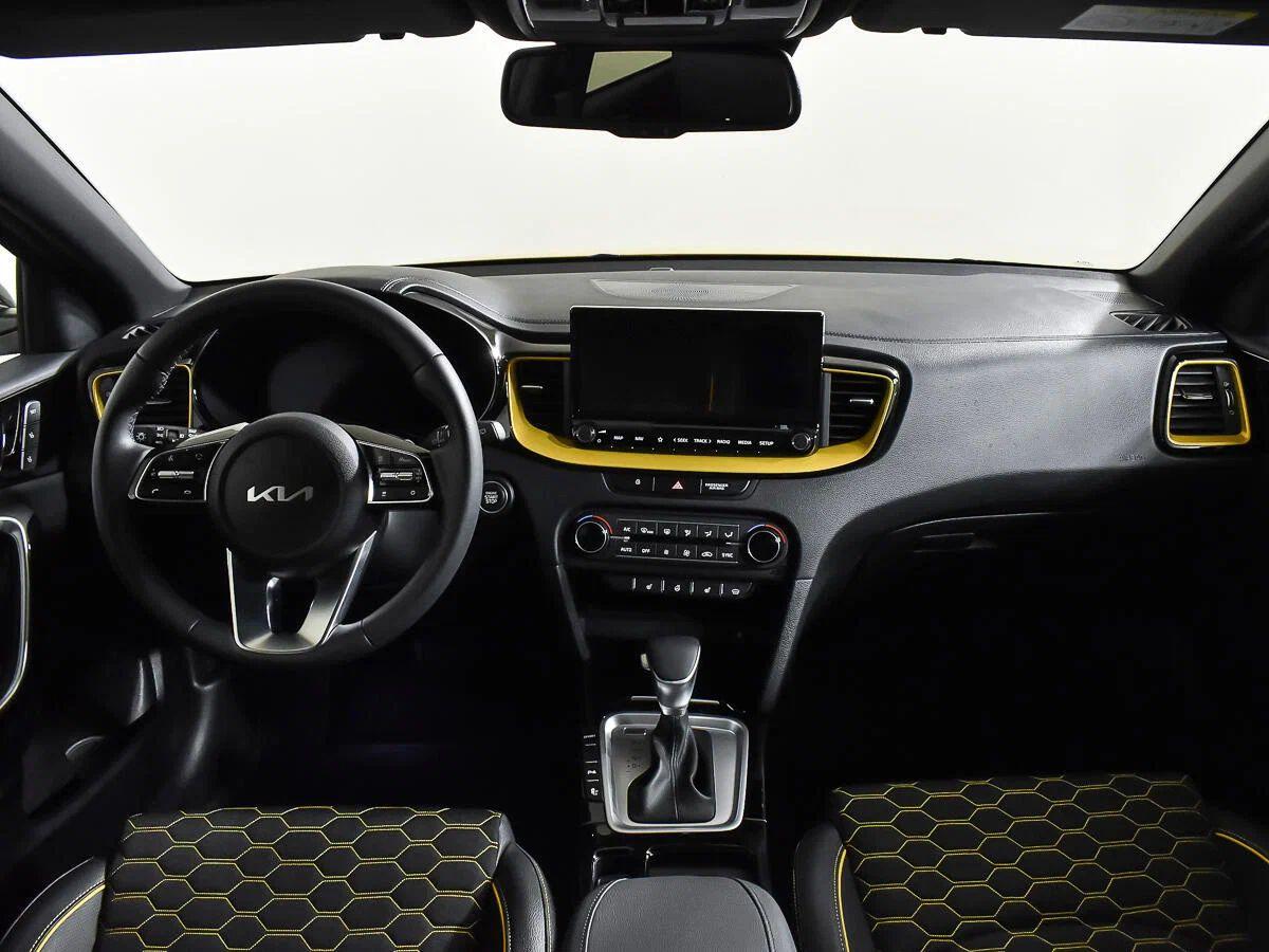 Kia XCeed 2021, желтый