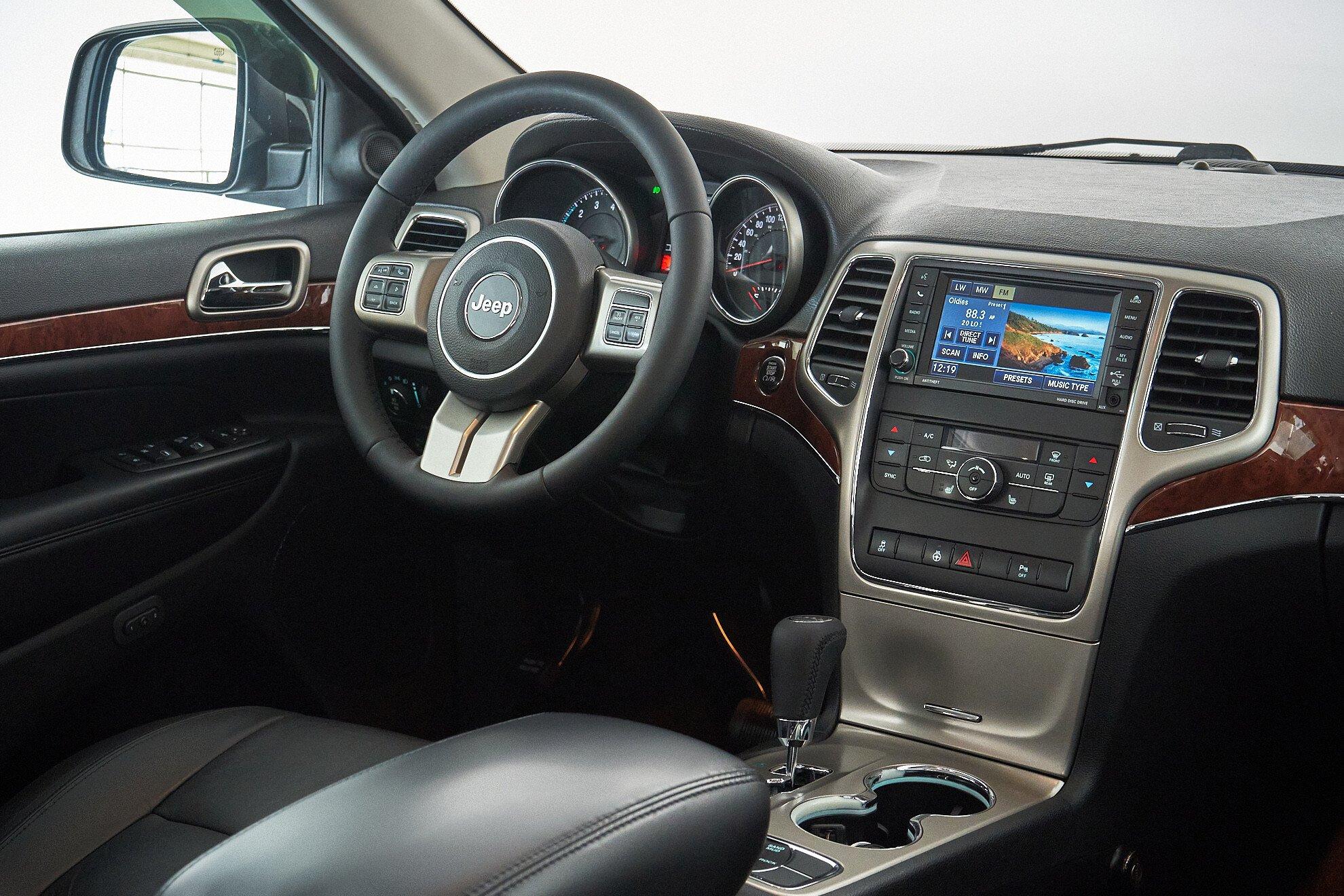 Jeep Grand Cherokee 2012, черный