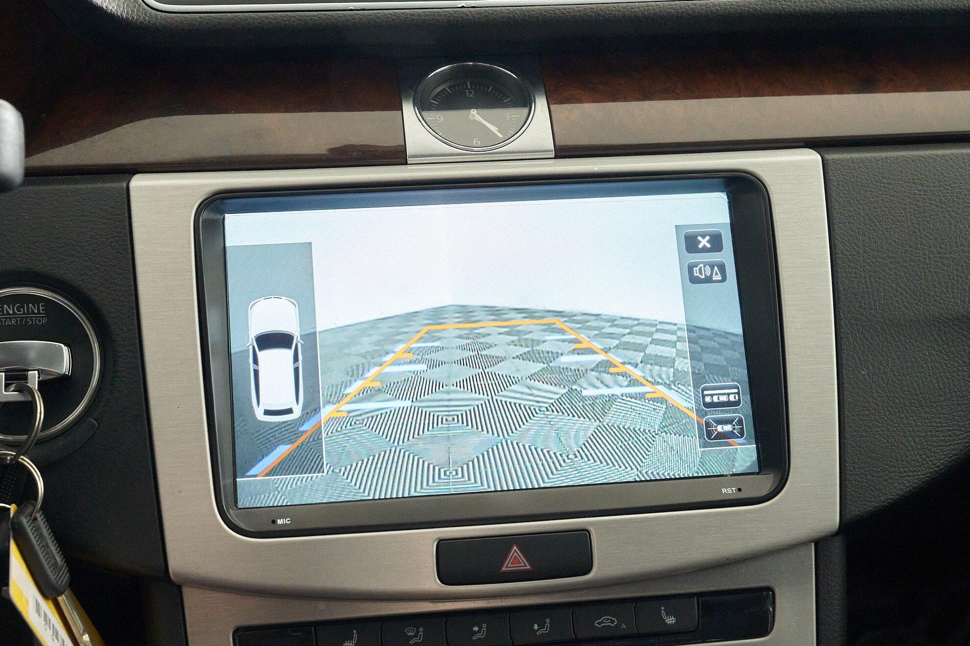 Volkswagen Passat 2012, белый