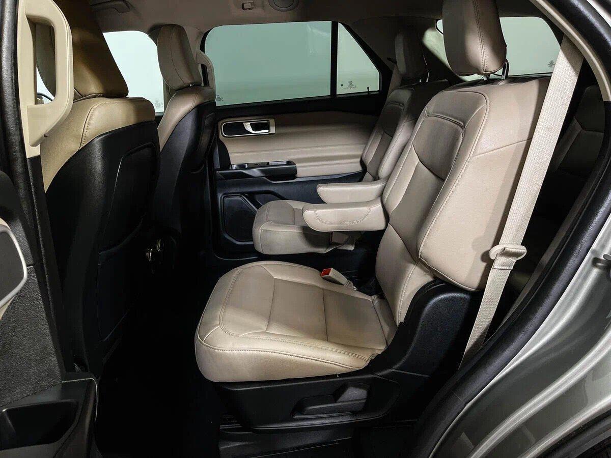 Ford Explorer 2022, серебряный