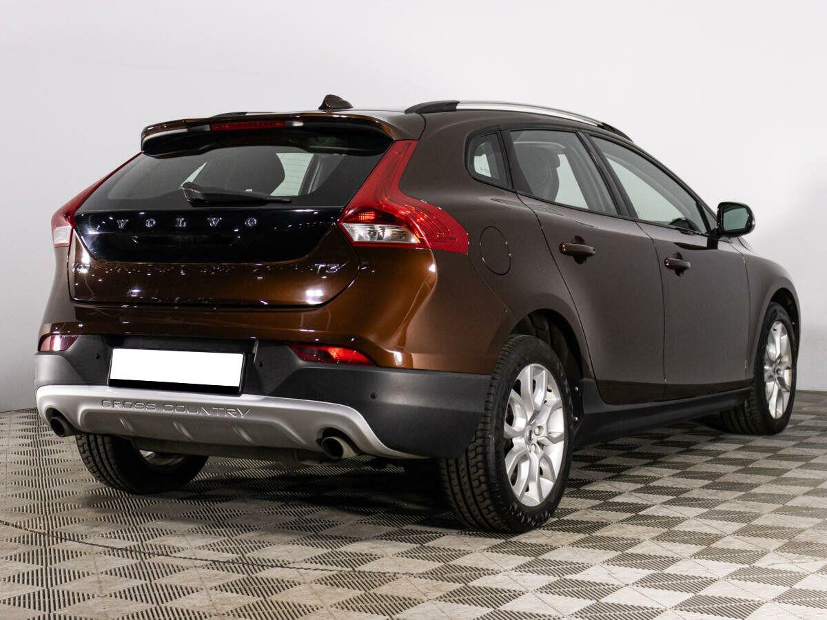 Volvo V40 2019, коричневый
