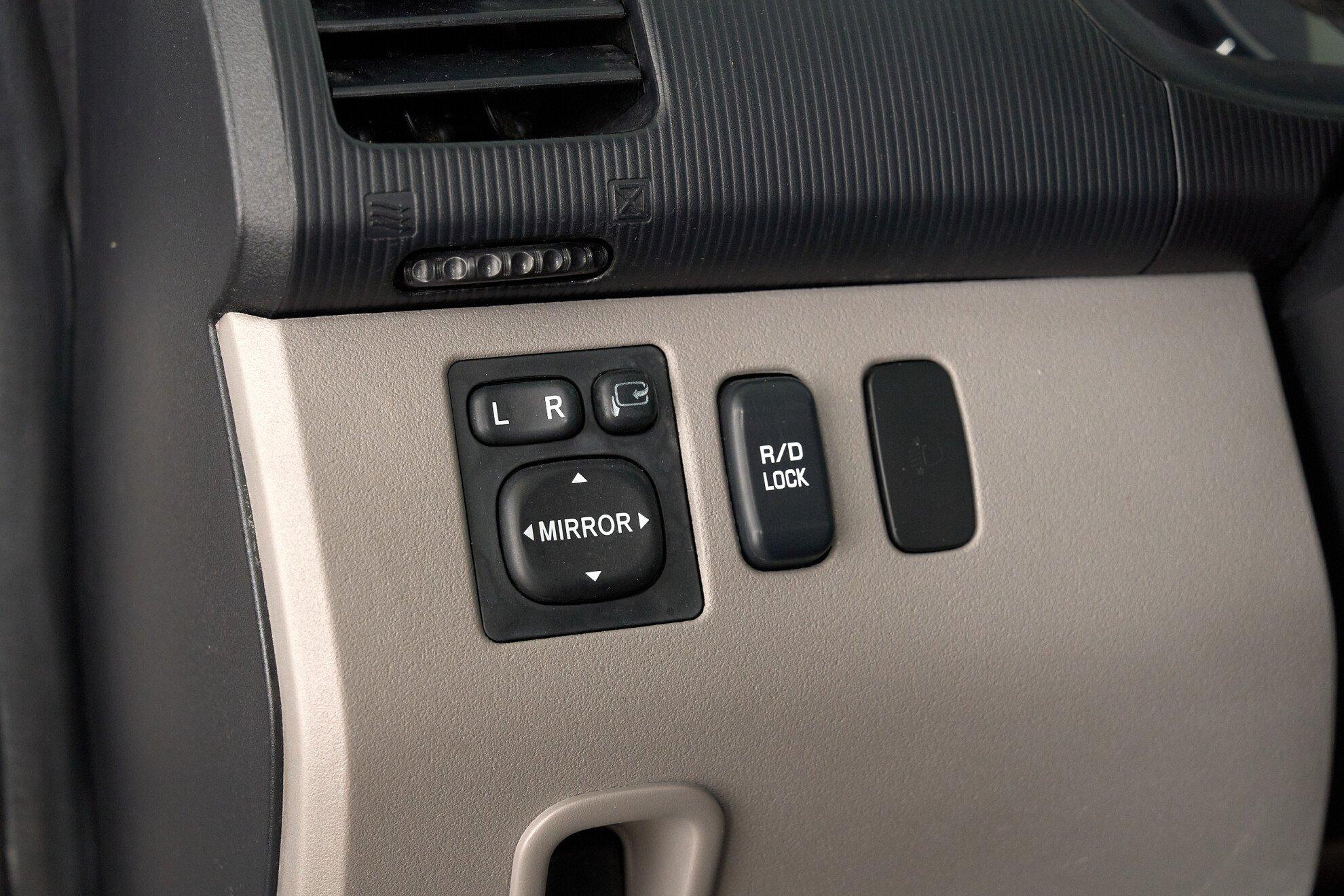 Mitsubishi Pajero Sport 2010, серебряный