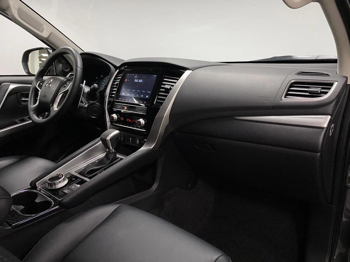 Mitsubishi Pajero Sport 2021, серый