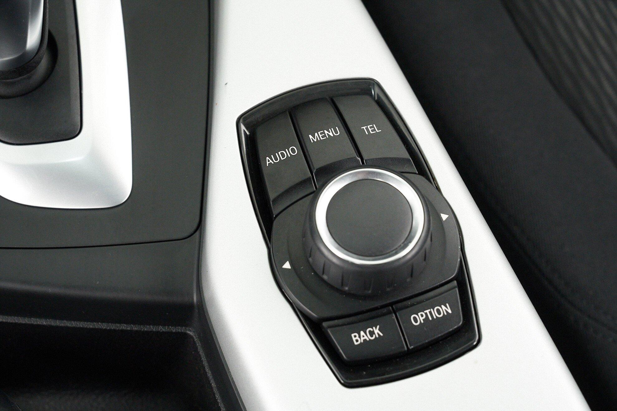 BMW 1 серии 2012, белый