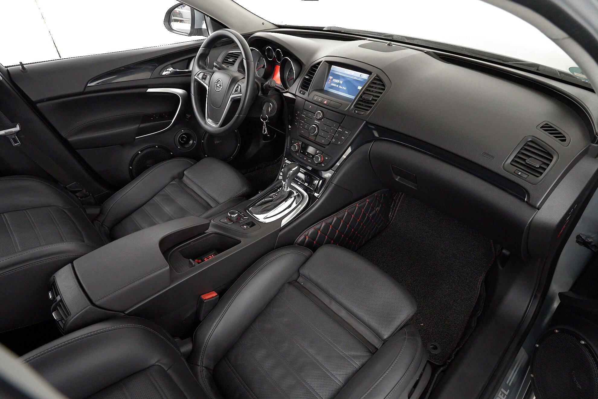 Opel Insignia 2011, серый