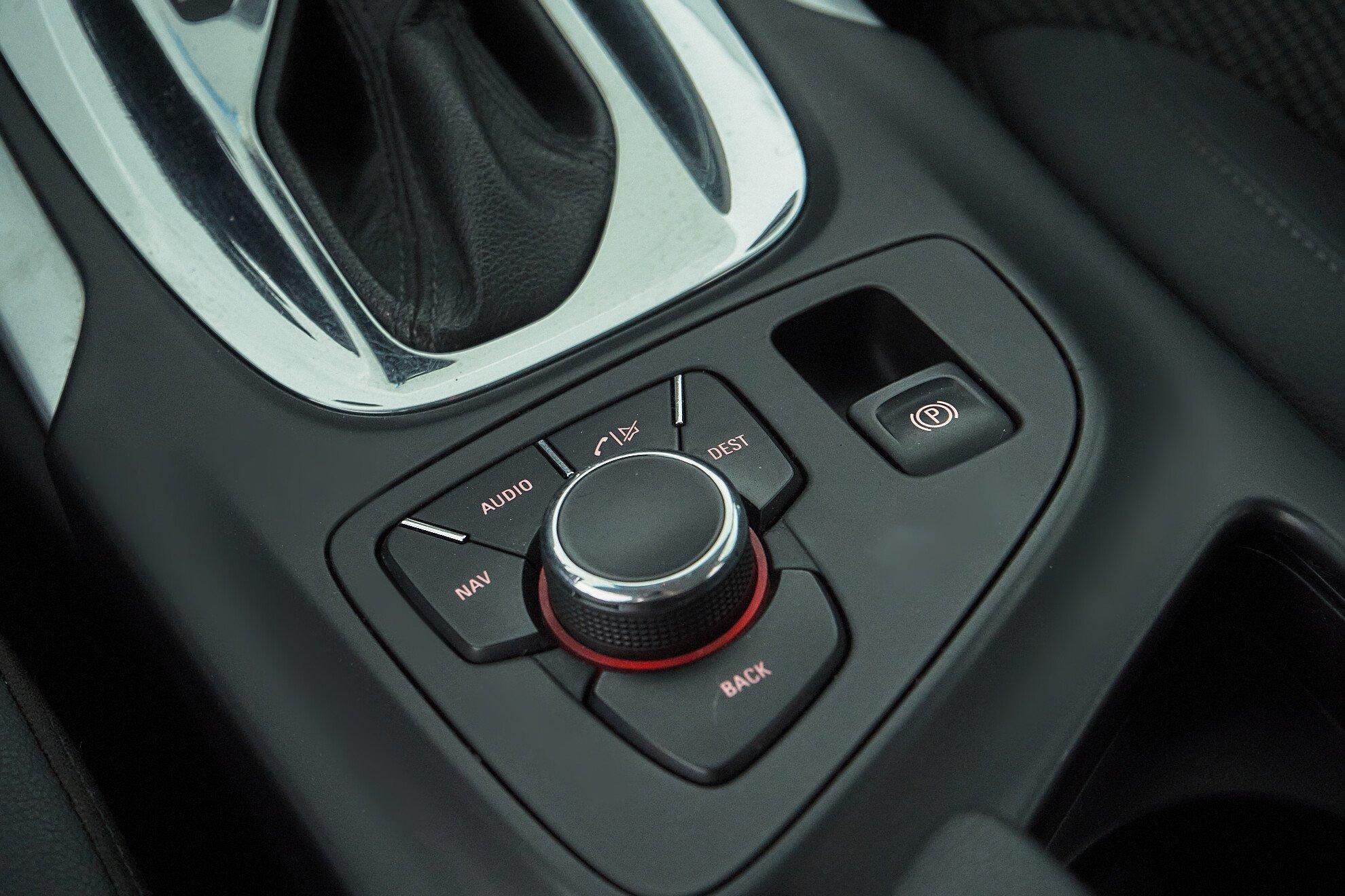 Opel Insignia 2012, черный