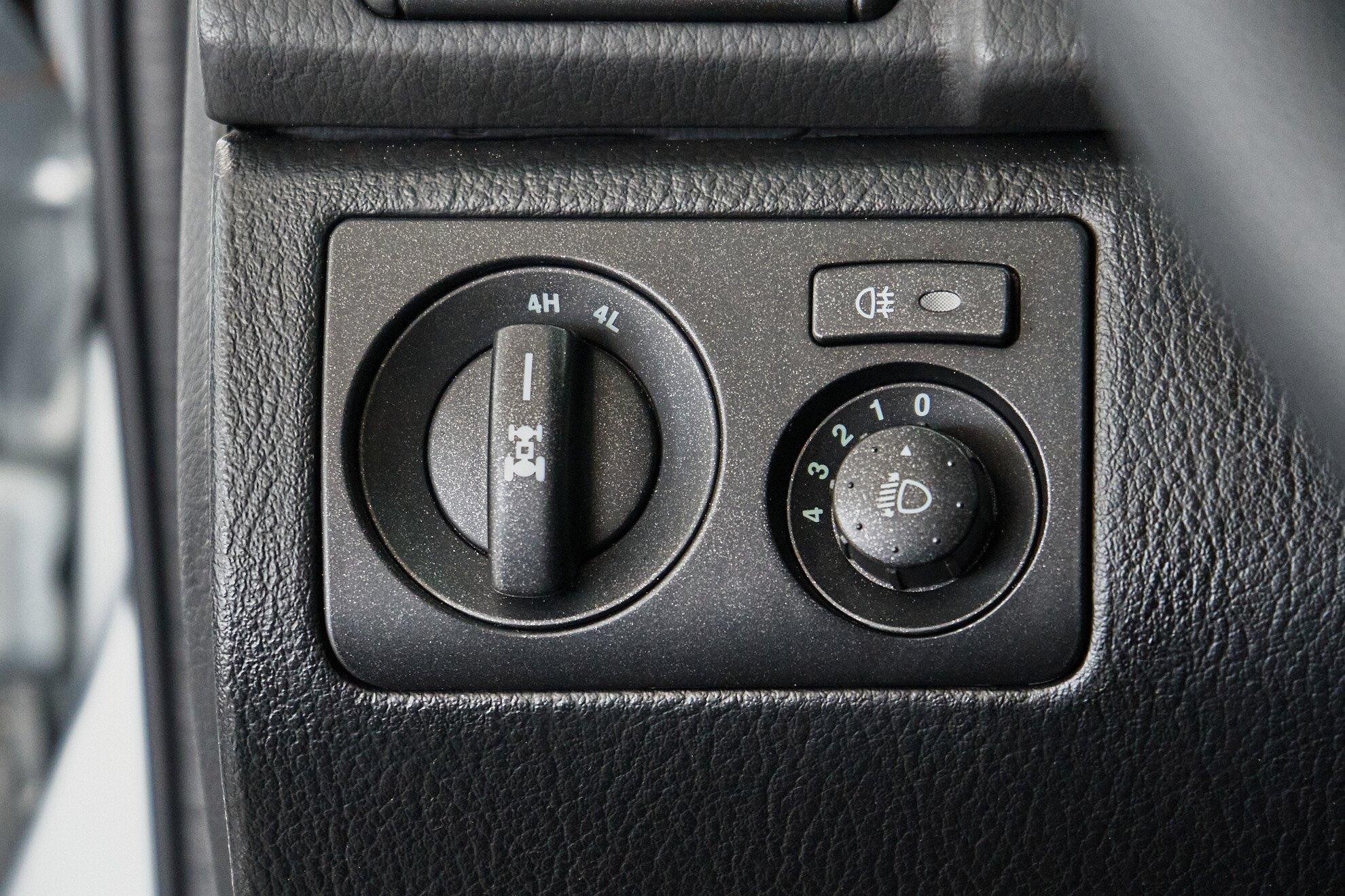 SsangYong Rexton 2007, серебряный