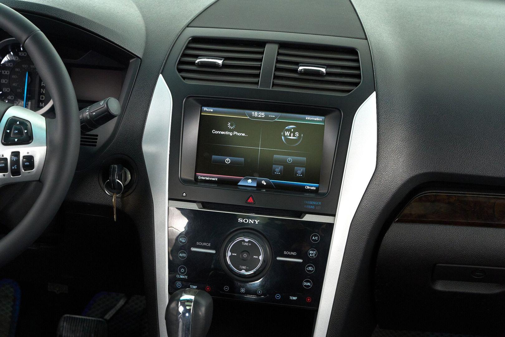 Ford Explorer 2014, белый